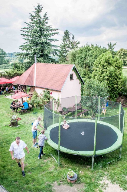 Trampolína a zahradní posezení - Penzion U Zmátlů, Vysočina, Pelhřimov